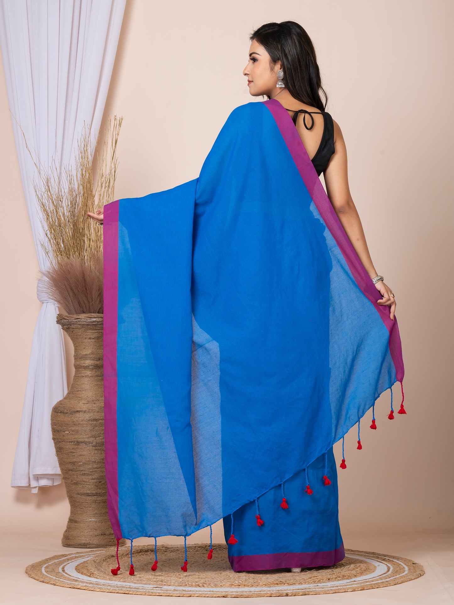 ITARA Blue & Pink Pure Cotton Solid Women Handloom Saree