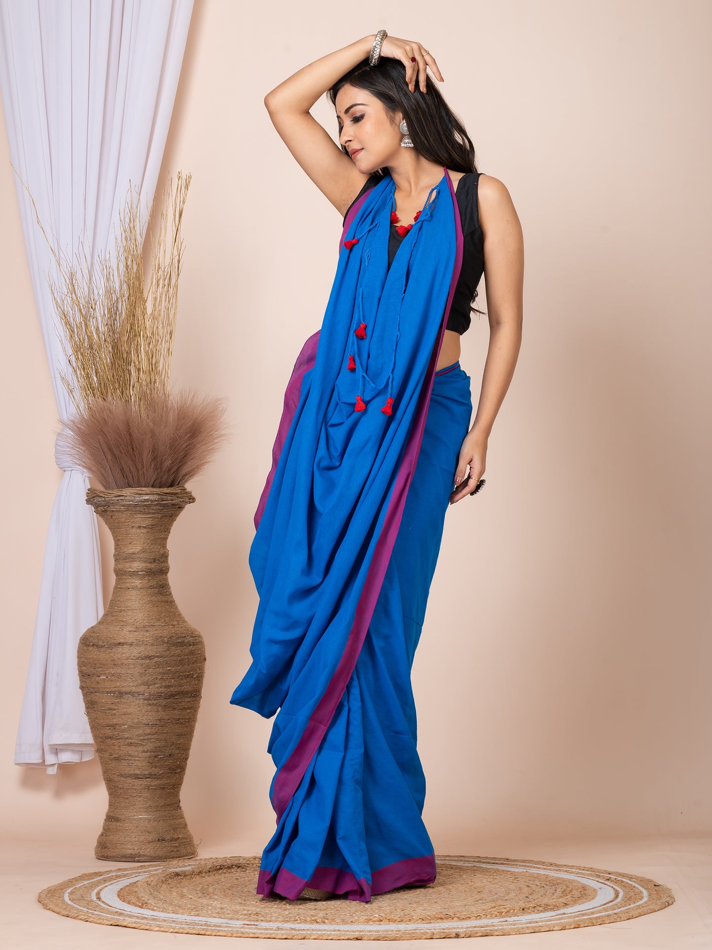 ITARA Blue & Pink Pure Cotton Solid Women Handloom Saree