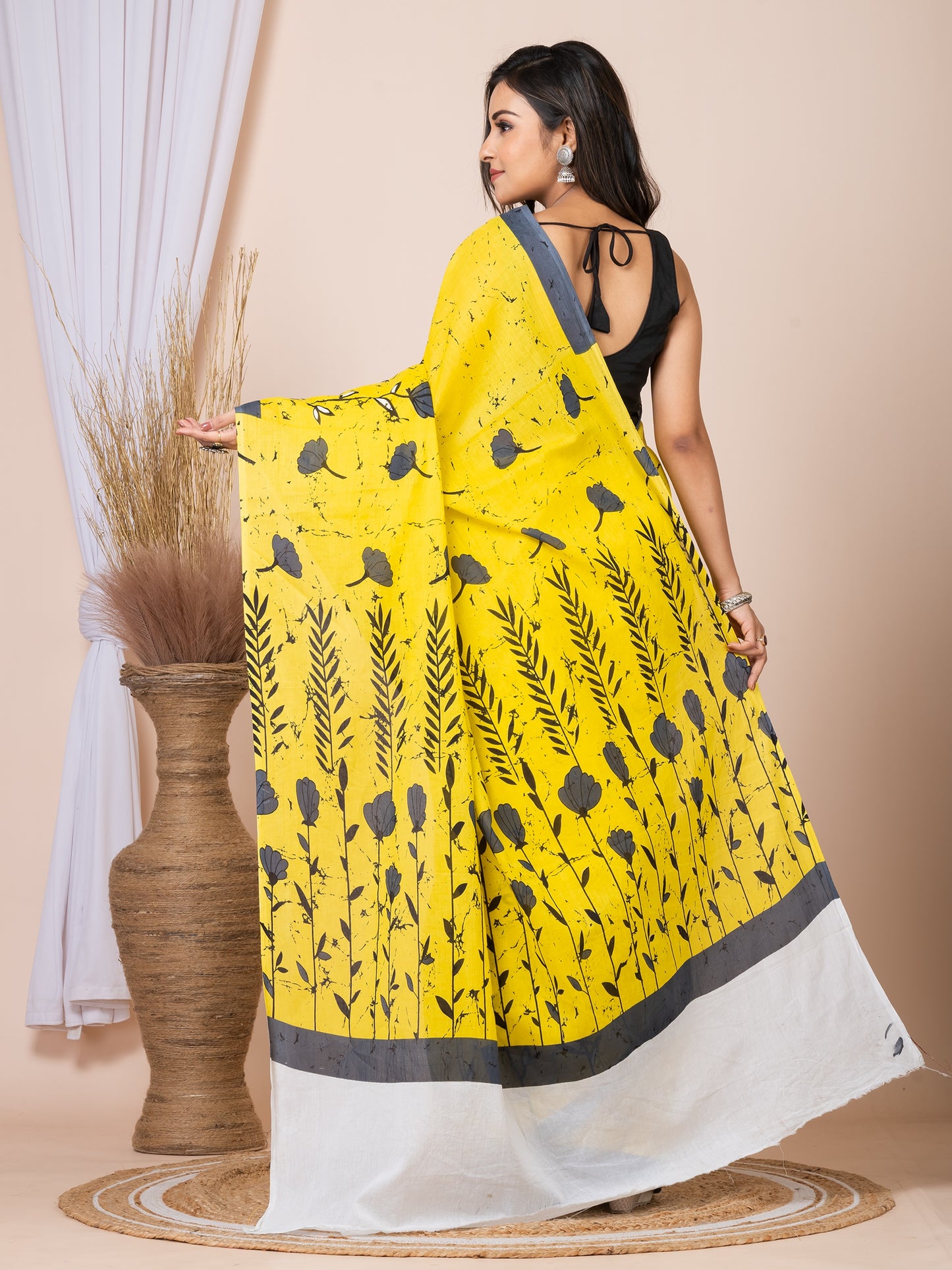 ITARA Yellow & Black Floral Design Pure Cotton Handloom Saree