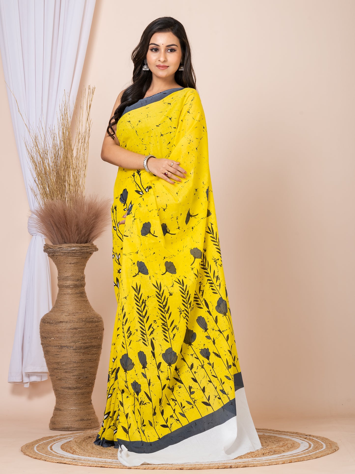 ITARA Yellow & Black Floral Design Pure Cotton Handloom Saree