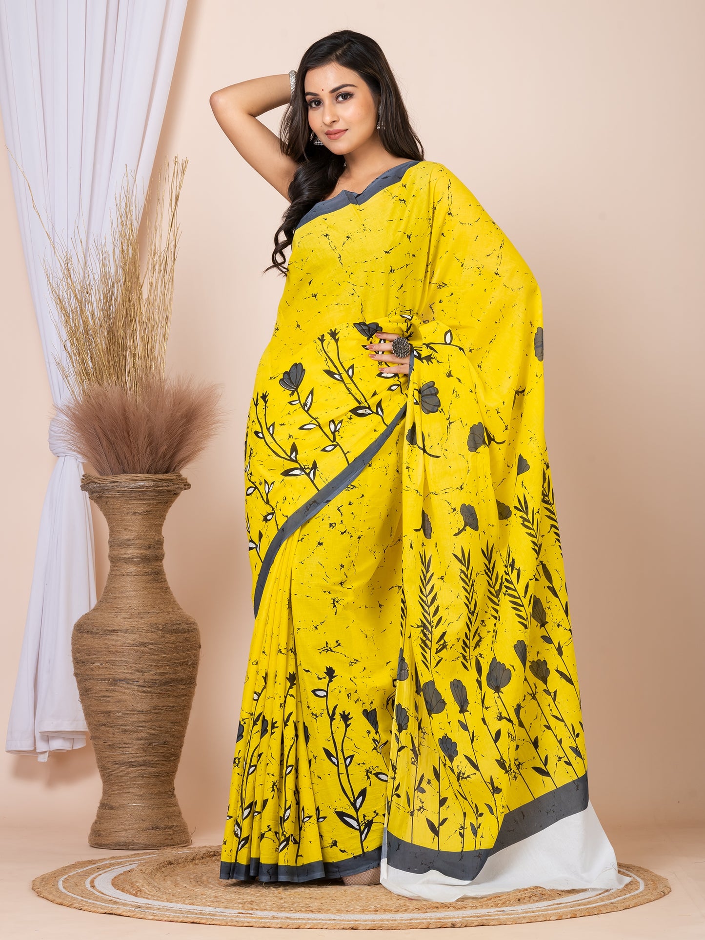 ITARA Yellow & Black Floral Design Pure Cotton Handloom Saree