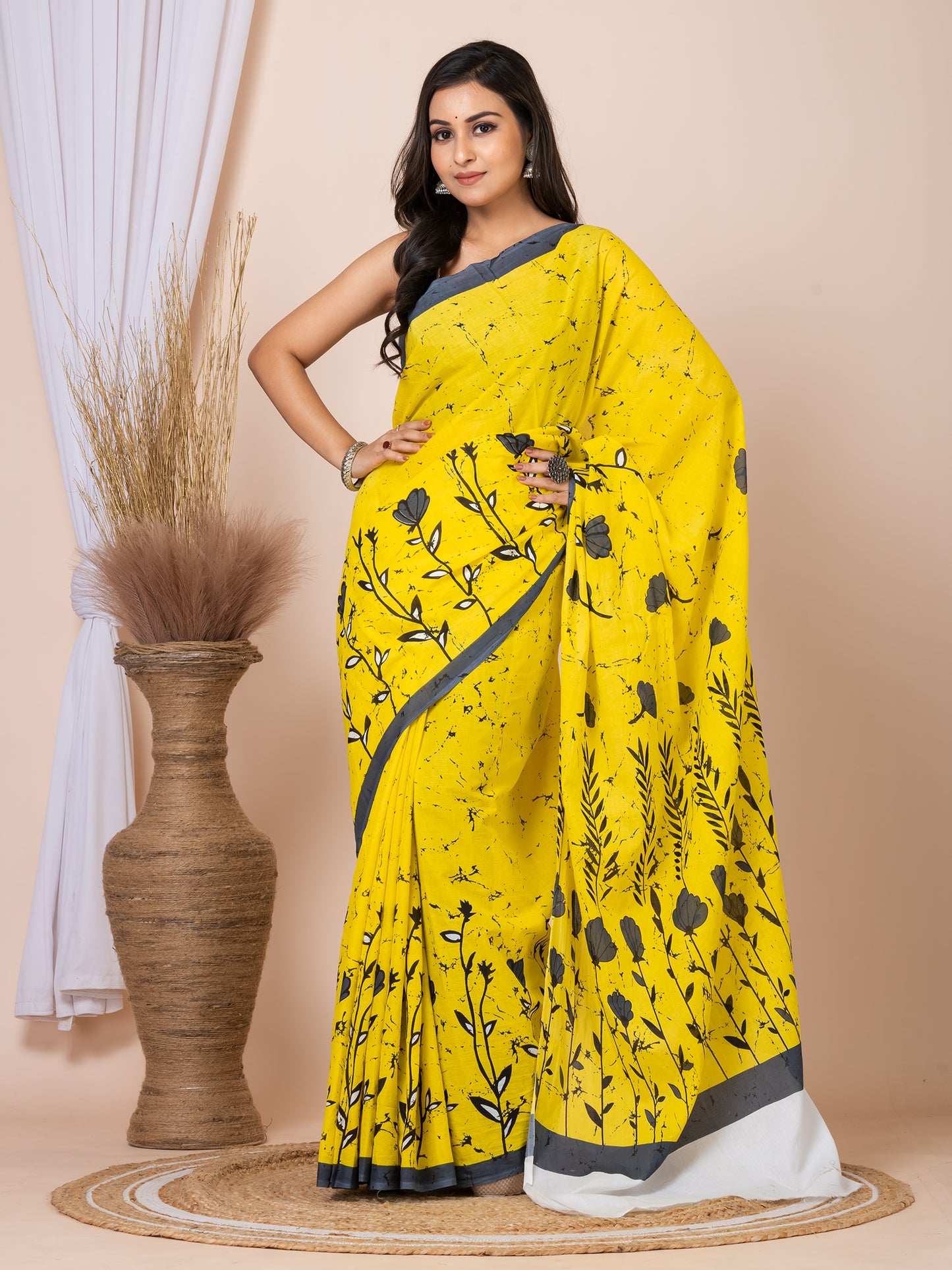 ITARA Yellow & Black Floral Design Pure Cotton Handloom Saree