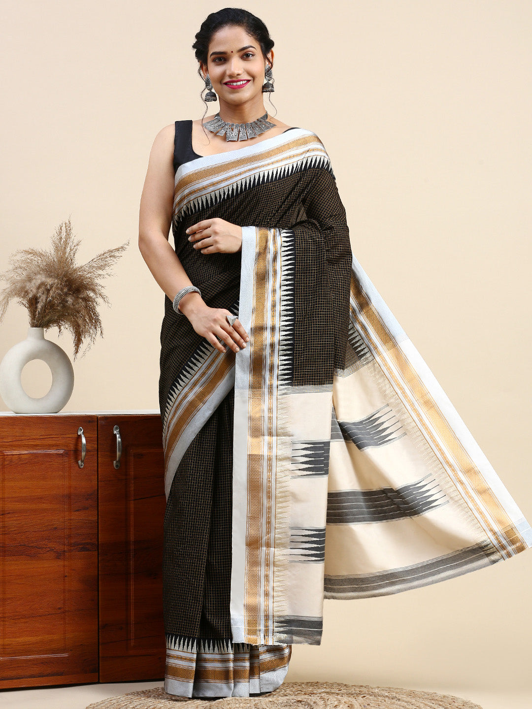 Black Thane Warp Check Saree with Top Pallu